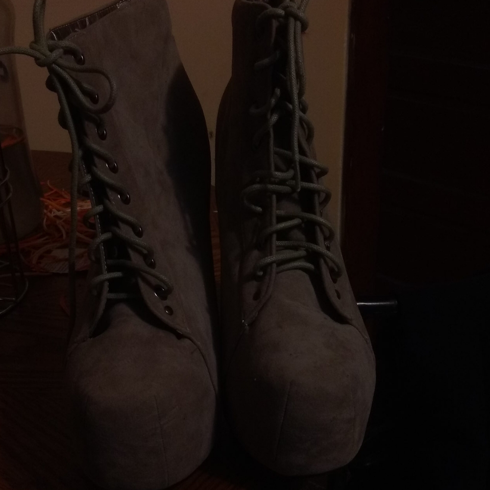 Boot - Picture 2 of 2